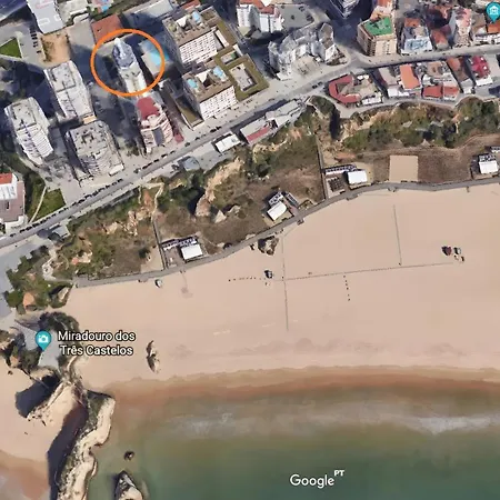 Rocha Beachside 公寓