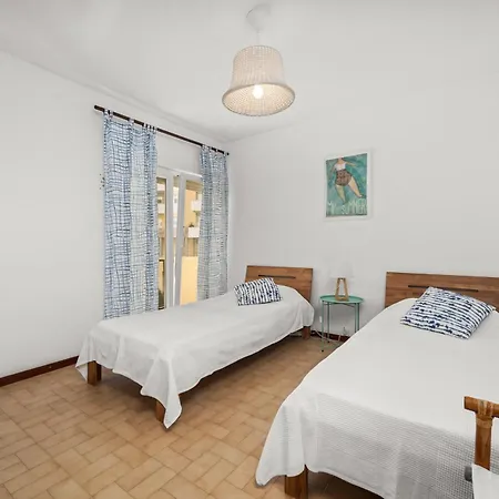 Rocha Beachside Апартаменти
