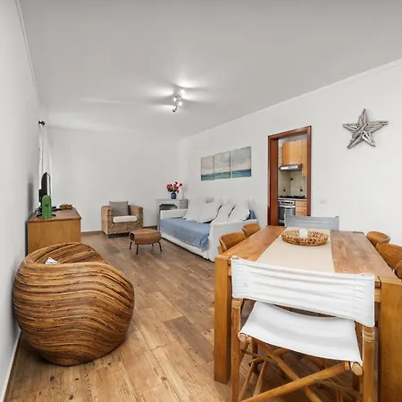 Rocha Beachside Апартаменти Портіман