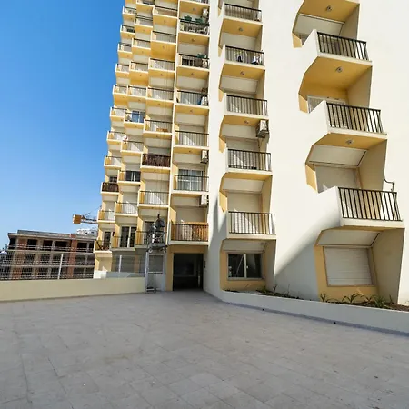 Rocha Beachside Апартаменти *